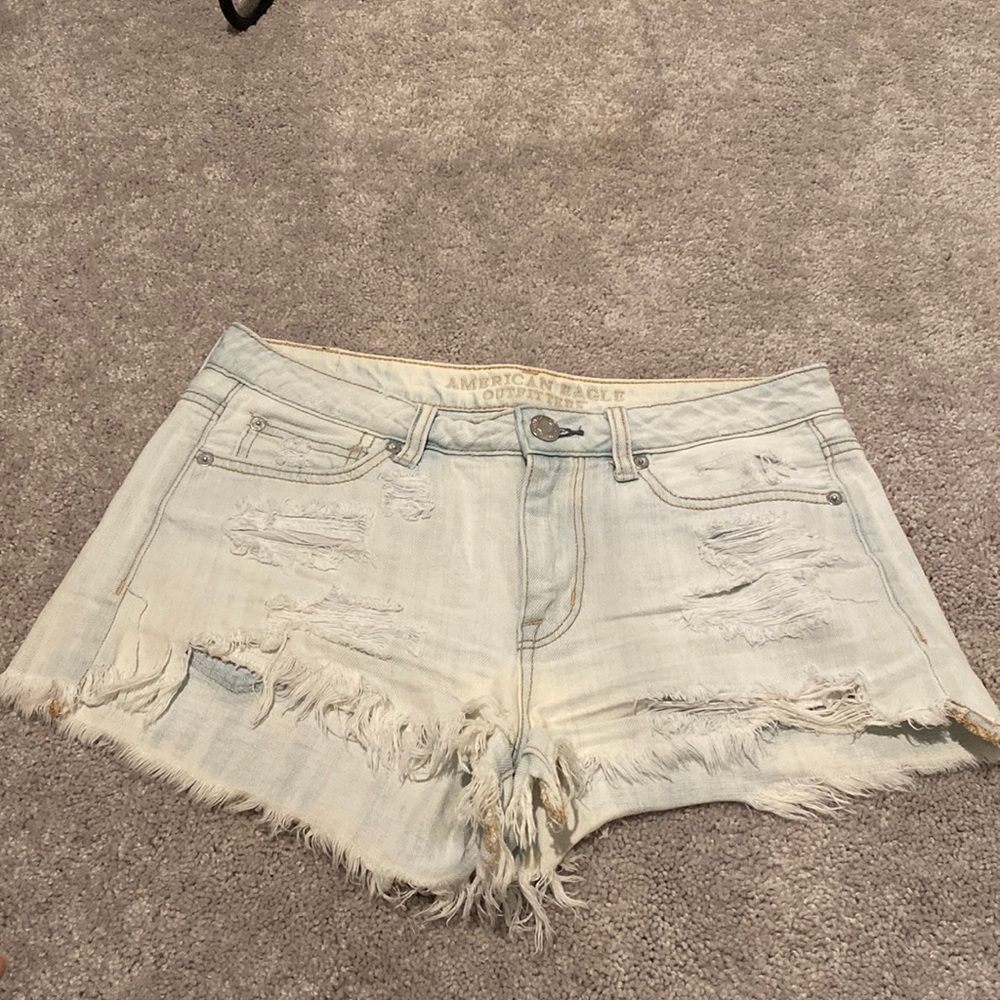 American Eagle women’s denim cutoff denim shorts. Size 4